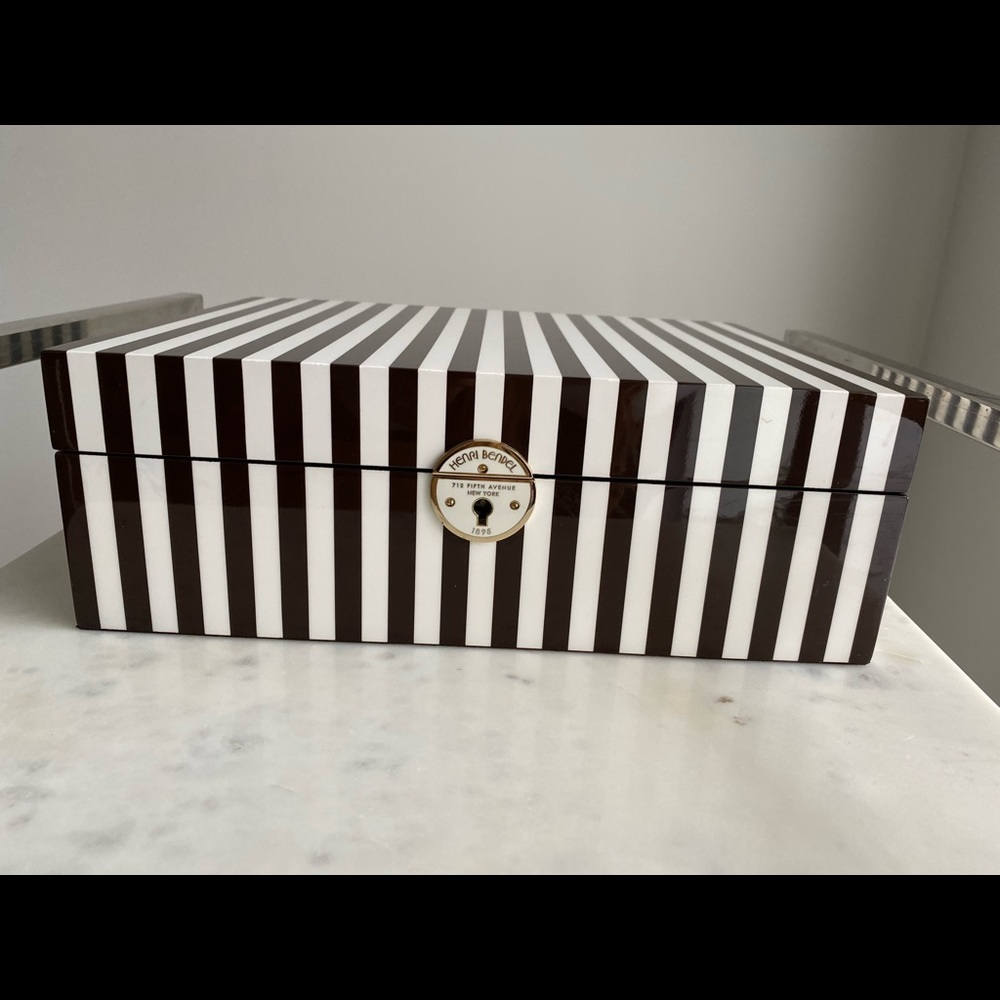 Henri Bendel Jewlery Box